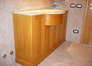 Bagni in legno su misura, clicca per accedere alle foto.
