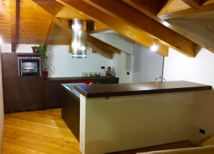 Cucina in rovere spazzolato, clicca per accedere alle foto.