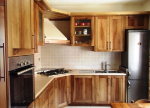 Cucina in noce Rasura, clicca per accedere alle foto.