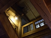 Vista della balaustra in legno vecchio dalla piano sottostante, clicca per ingrandire.