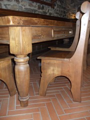 Taverna Hotel Grigna di Mandello del Lario: tavolo con sedie, clicca per ingrandire.