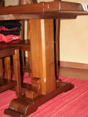 Particolare di una gamba di tavolo, clicca per ingrandire.