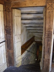 Taverna Hotel Grigna di Mandello del Lario: porta e scala.